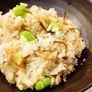 焼き鯖と枝豆の混ぜ込みごはん